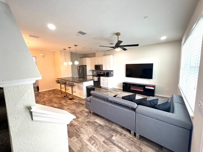 Building Photo - 1043 Taramundi Dr