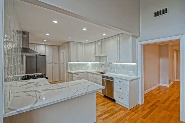 Building Photo - NEWLY REMODELED, BRIGHT & AIRY HOLLYGLEN HOME W/ REAR YARD/PATIO, 2 LIVING AREAS & BRAND NEW KITC...