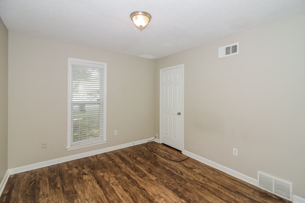 Building Photo - 4102 Royalcrest Dr