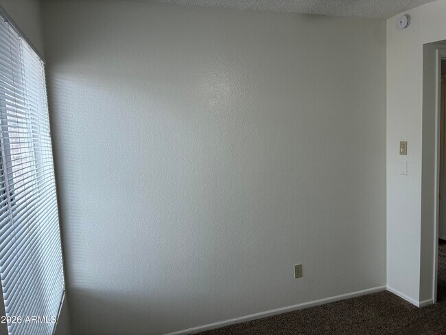 Building Photo - 4831 W Juniper Ave