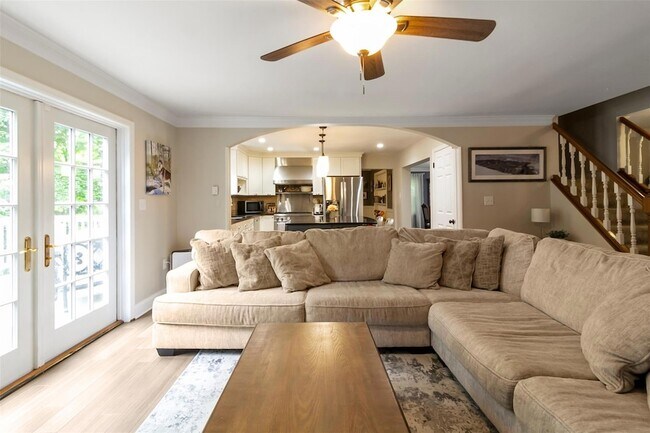 Building Photo - 4 Plum Tree Ct