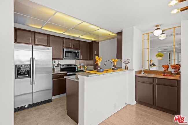 Building Photo - 10535 Wilshire Blvd