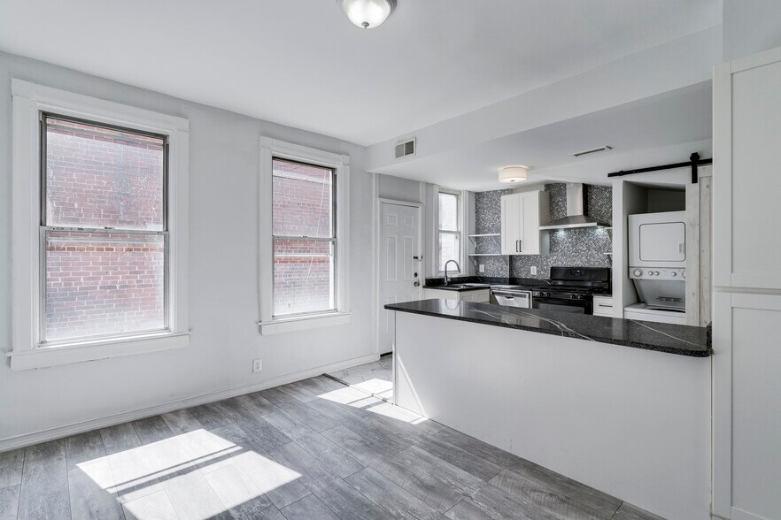 Building Photo - 710 Columbia Rd NW