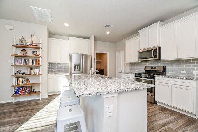 Building Photo - 16868 Pink Wintergreen Dr