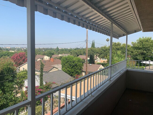 Building Photo - Gorgeous Two Story /Five Bedrooms in Burbank With Fantastic Views!!!