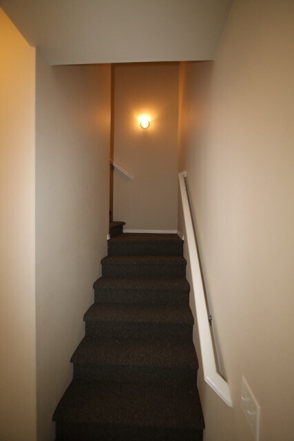 Building Photo - 3 Bedroom Townhouse near Midtown!