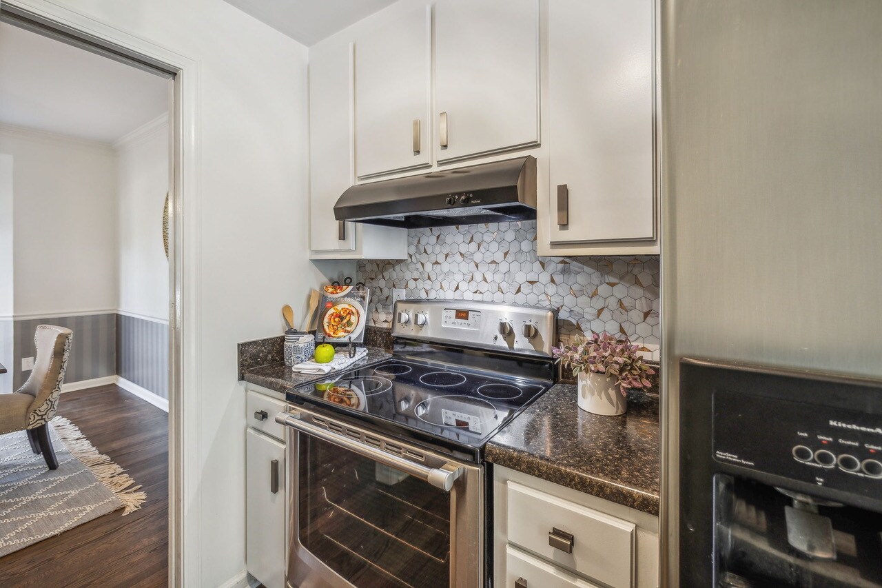Building Photo - 4100 Lealand Ln