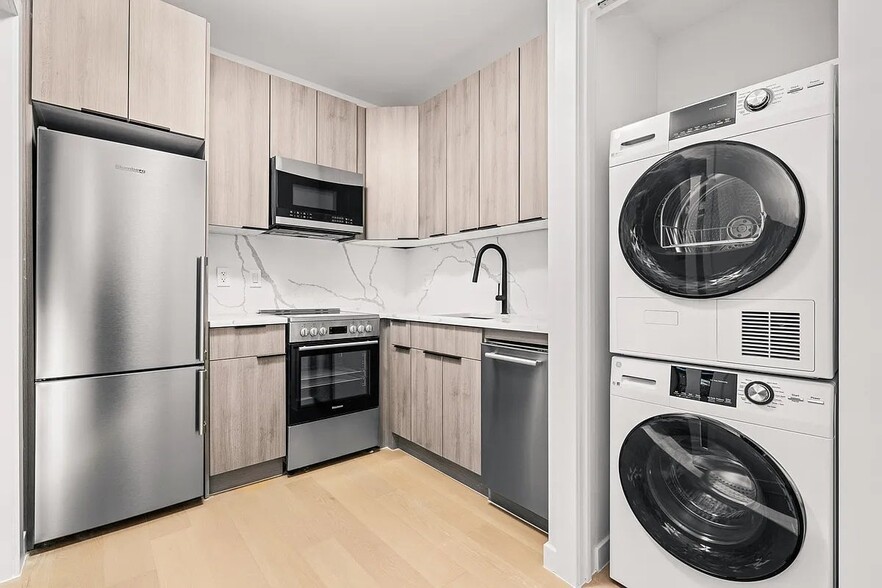 Building Photo - 186 Bleecker St