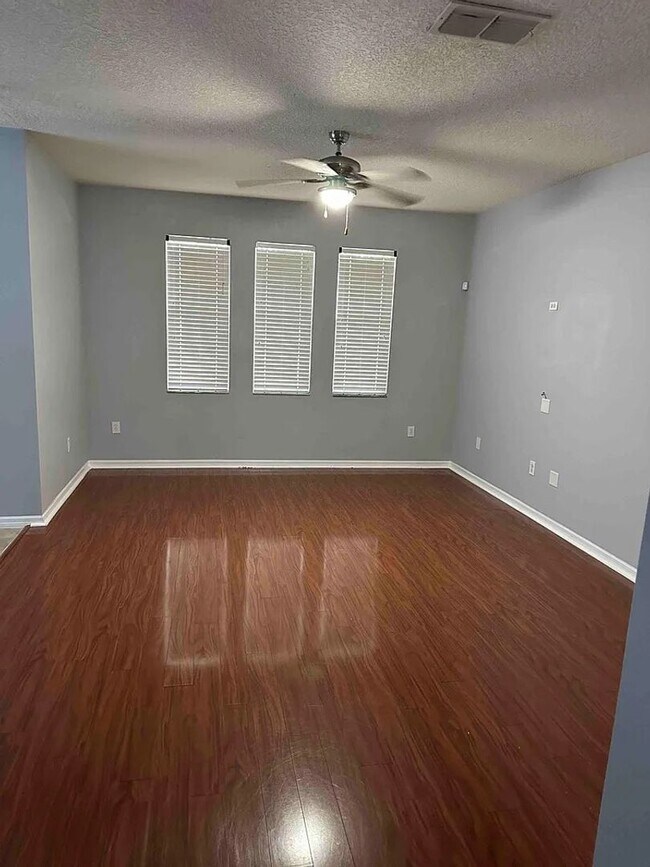 Building Photo - Elegant 4-bedroom 3-bathroom Home in Windermere