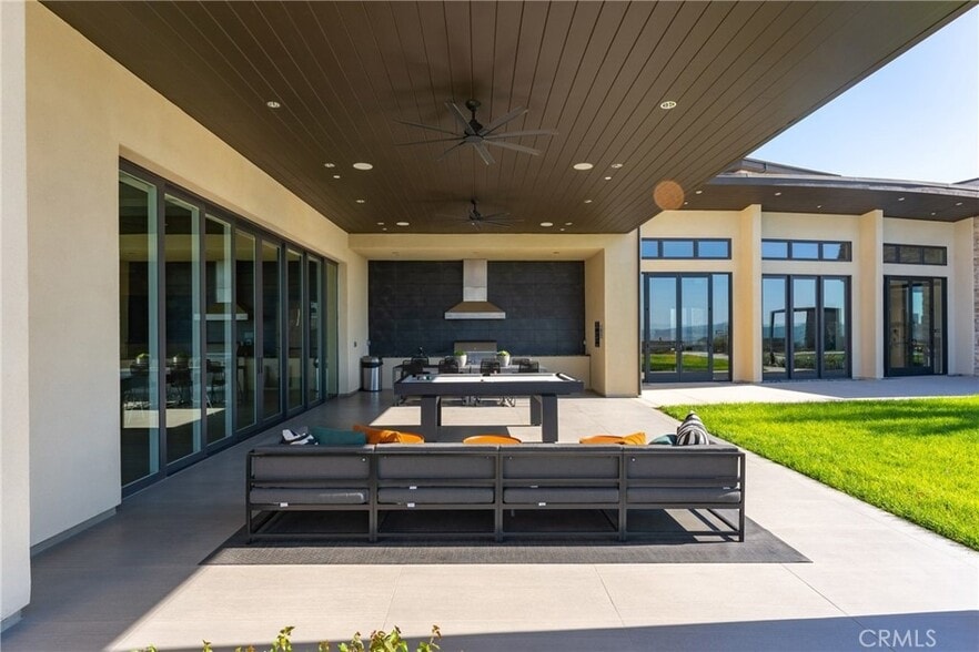 Outdoor areas around the club - 590 Catalonia