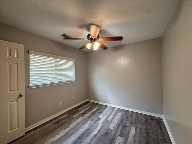 Building Photo - 5907 Yaupon Ridge Dr