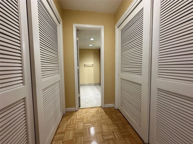 Building Photo - 6630 Racquet Club Dr