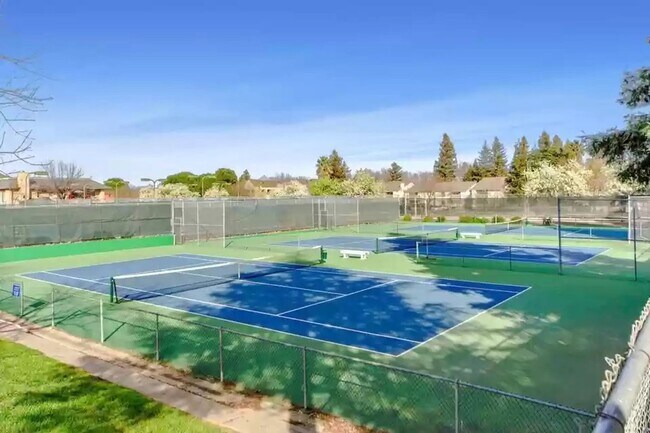 Building Photo - 861 Lake Terrace Cir