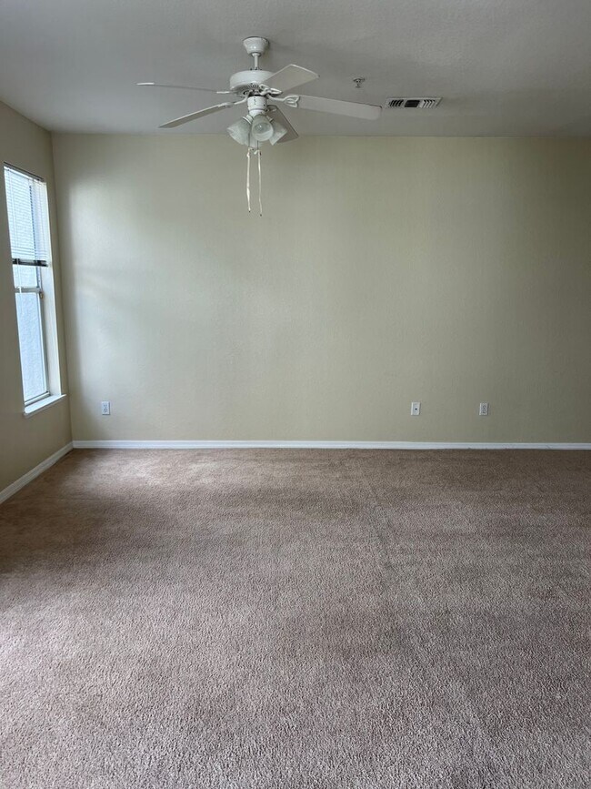 Building Photo - Maitland Area 2/2 Condo with Water View