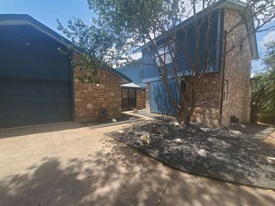 Building Photo - 9217 Knoll Crest Loop