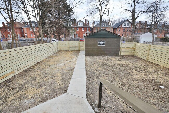 Building Photo - 423 Stoddart Ave