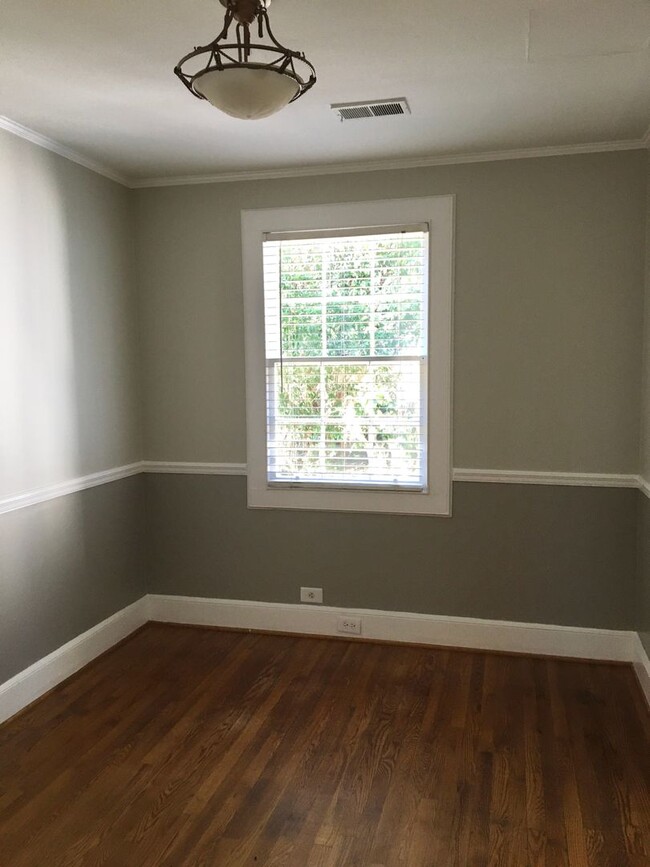 Building Photo - Forest Acres