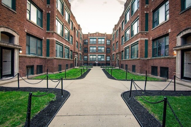 Building Photo - 6133 S Indiana Ave