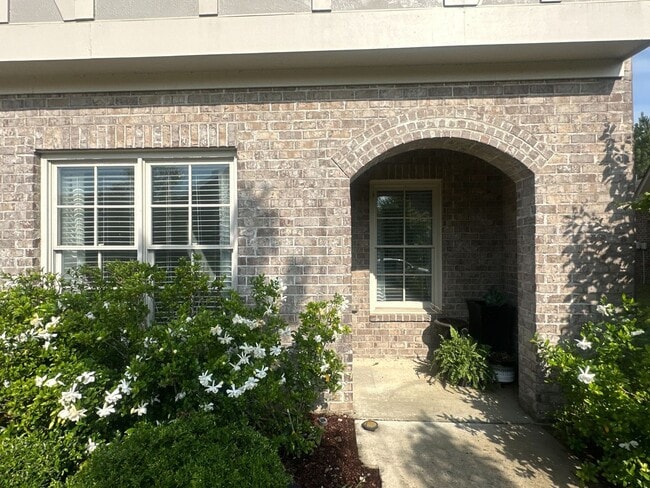 Building Photo - 1013 Edgewater Ln