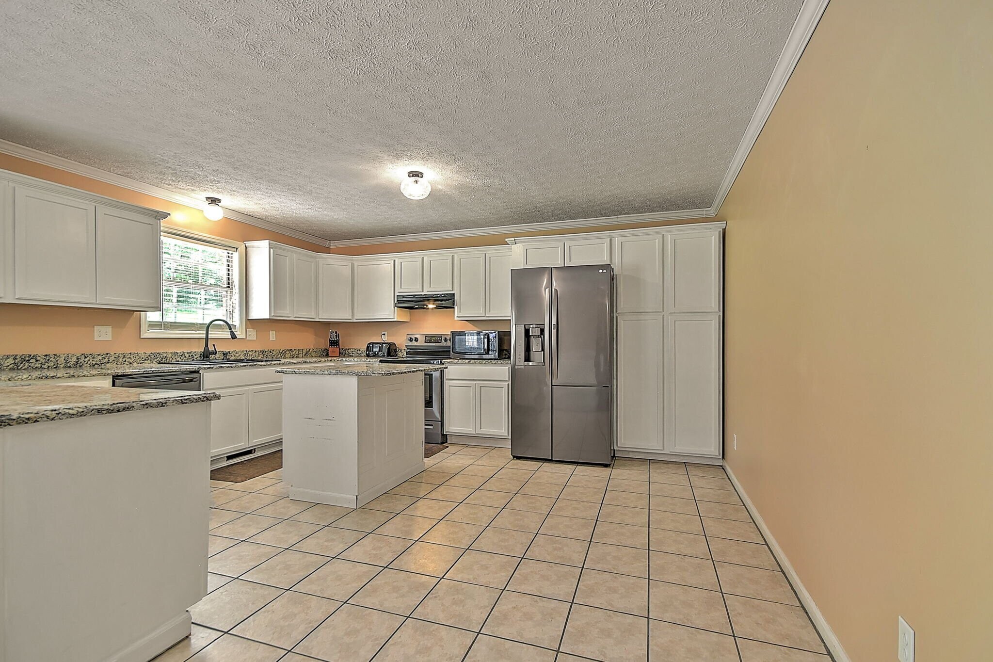 Building Photo - 185 Woodland Cir