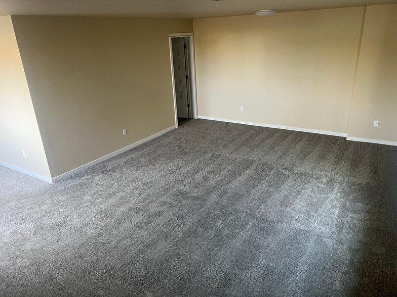 Large Master Suite - 1416 Edington Ave