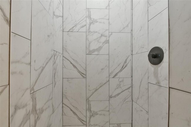 Building Photo - 608 Moraine Ave