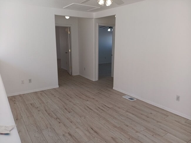 Building Photo - 3 Bedroom, 2.25 Bathroom Home! Schedule a Showing Today!