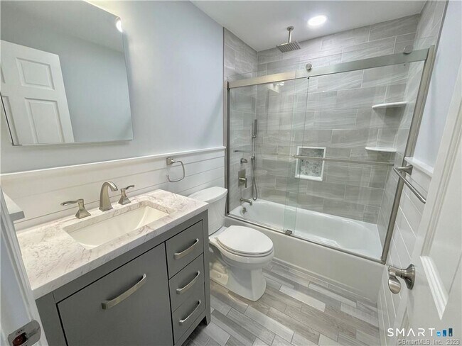 Building Photo - 35 Seaside Ave