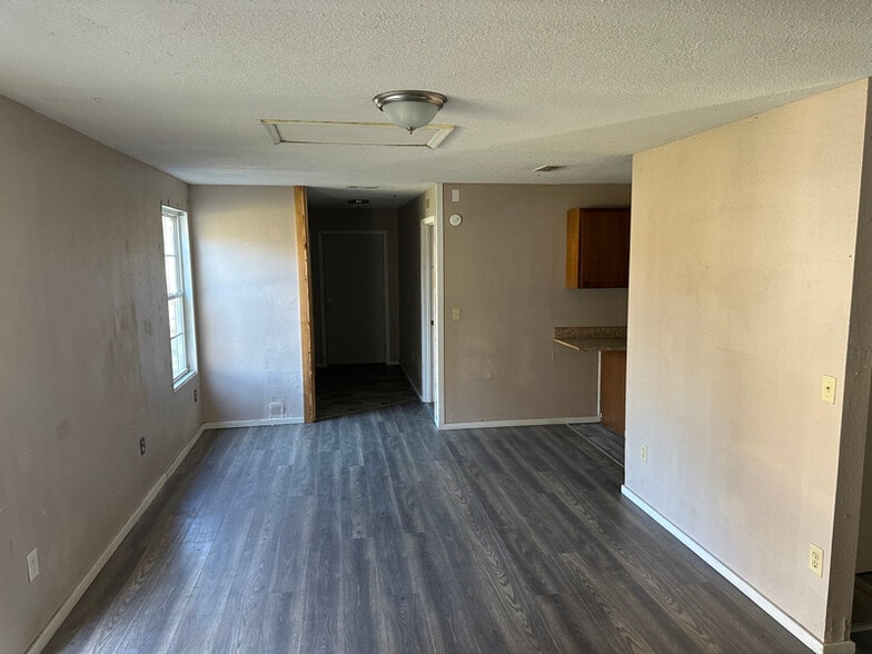 Building Photo - 618 Israel Rd