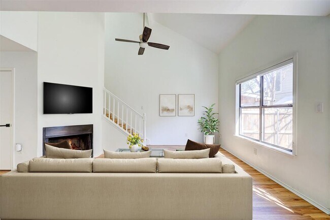 Building Photo - 512 Eberhart Ln