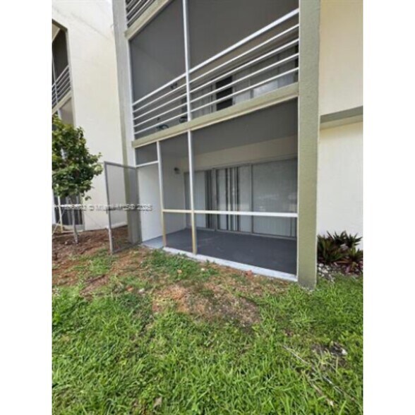 Building Photo - 4235 N University Dr