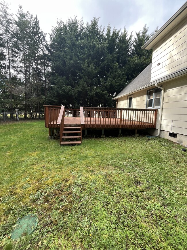 Building Photo - 340 E Island Lake Rd