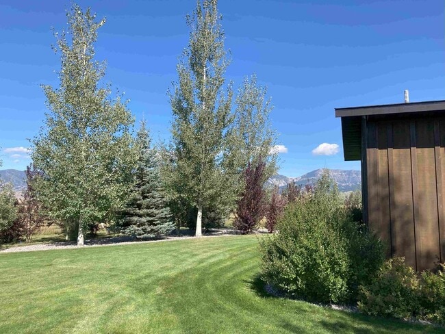 Building Photo - Stunner on Springhill