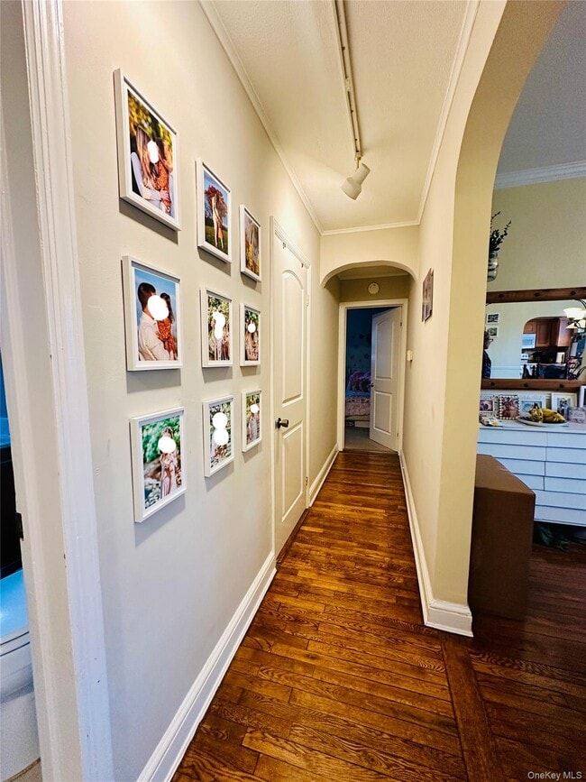 Building Photo - 231 Manorhaven Blvd