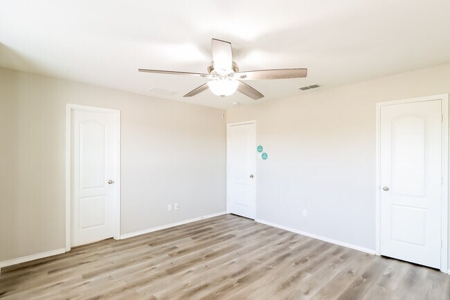 Building Photo - 6928 Glade Oaks Dr