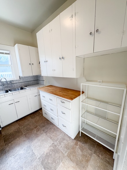 Kitchen - 2522 Capitol Ave