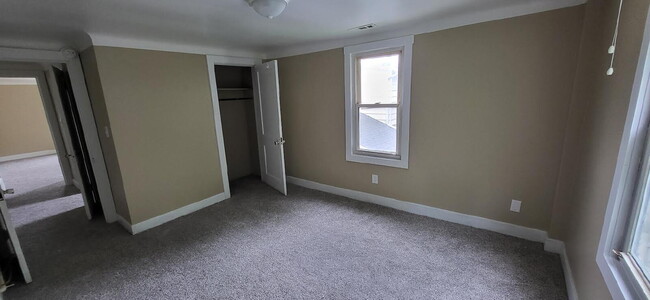 Building Photo - 2 Bedroom Apartment