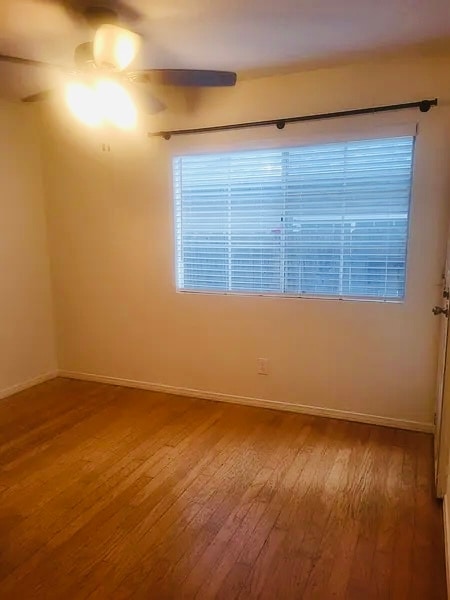 Dining area to patio - 4115 Poplar St