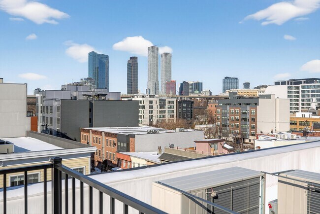 Building Photo - 160 Brunswick St