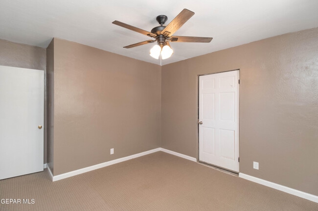 Building Photo - 321 Walsh Ln