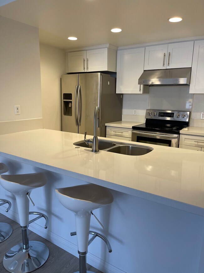 Building Photo - 600 W 9th St