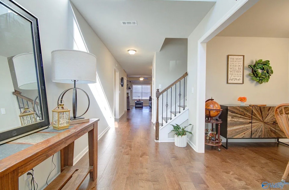 entryway - 291 Avebury Rd