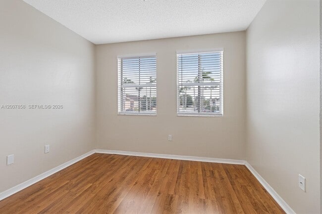 Building Photo - 9187 Fontainebleau Blvd