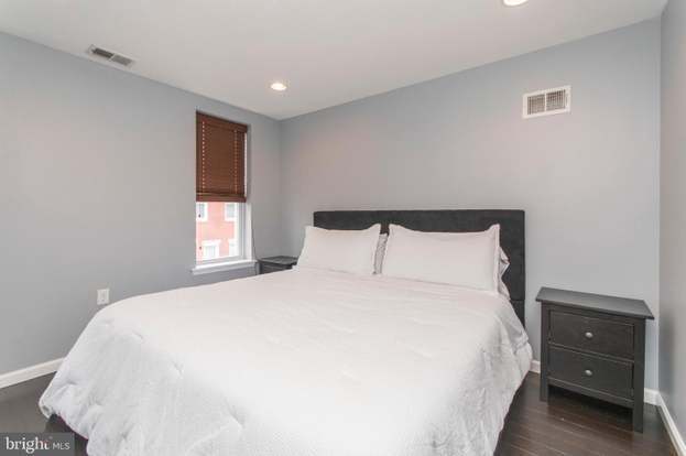 Master bedroom with room enough to fit a King and side tables! - 2030 McClellan St