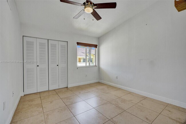 Building Photo - 6235 SW 47th Manor