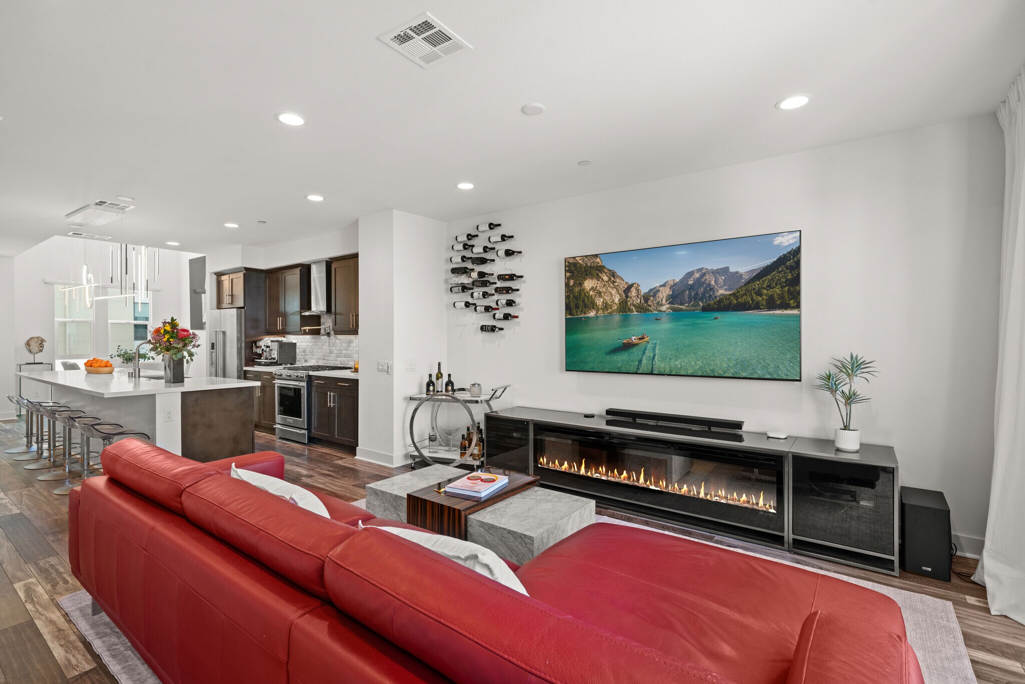 Building Photo - 1651 Topanga