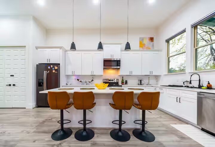 kitchen island - 2802 Campbell St