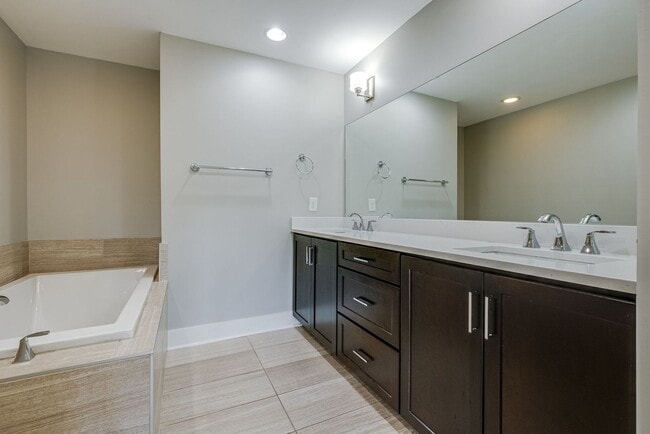 Building Photo - Beautiful build in Cleveland Park (Downtown Nashville)