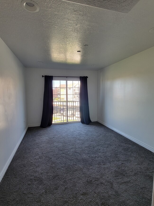 Building Photo - 3969 Romney Park Dr