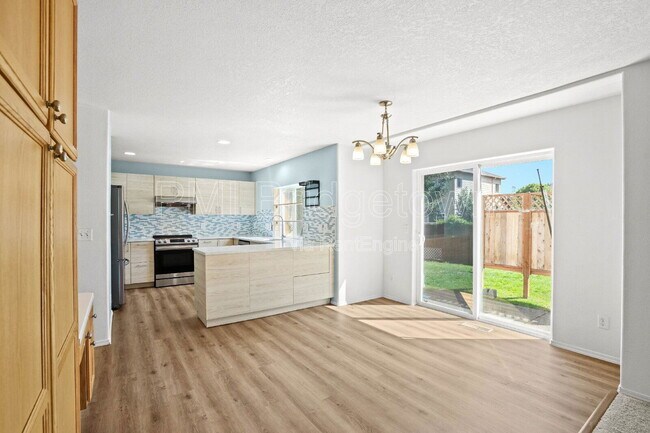 Building Photo - 2136 NE 13th Ave